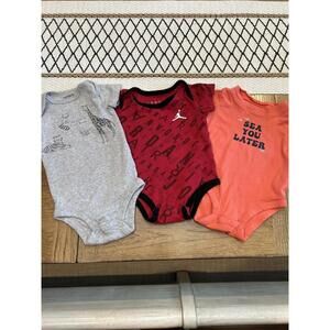 3 Baby bodysuits 3-6 Months